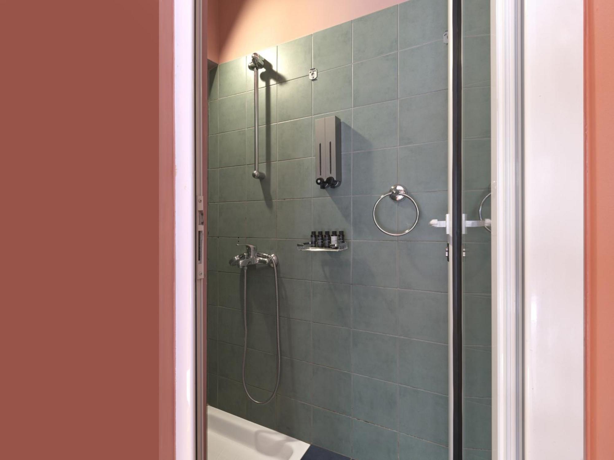 Koukaki Garden Escape Child Friendly Apartment Athens Ngoại thất bức ảnh